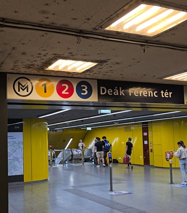 Przystanek metra na Deák Ferenc tér