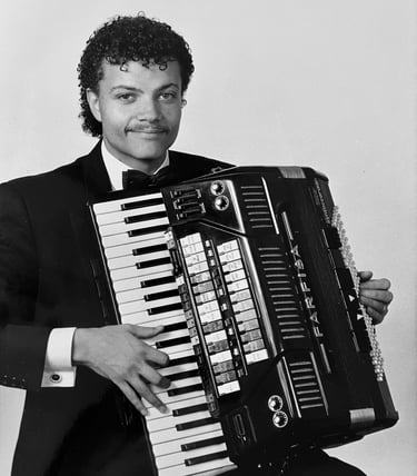 Jon Yon playing his Farfisa electronic accordion