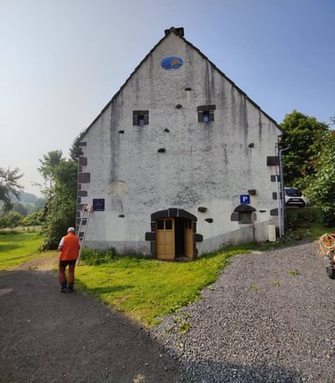 Nettoyage par drone, démoussage de toiture, Nettoyage de panneaux solaires, façade et bardage 
