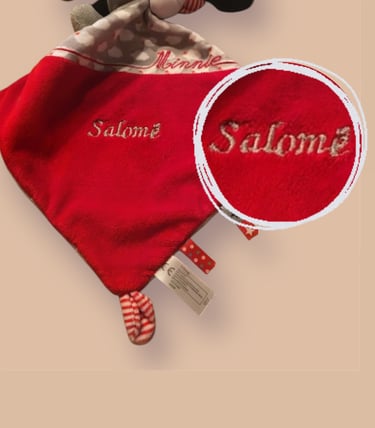 doudou mouchoir peluche disney minnie souris rouge et grise a nuage brodée "Salomé"