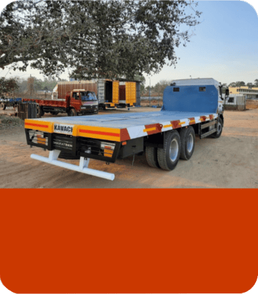 Rigid flatbed truck body with heavy steel flooring – suitable for industrial-grade loading applicati