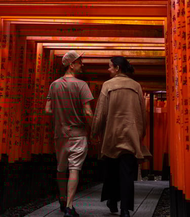 Daniel & Jana (Fotografenpaar aus Coburg) auf Reisen am Fushimi Inari Schrein in Kyoto, Japan.