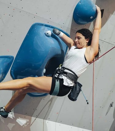 a woman with amputated arm climbing with a rope