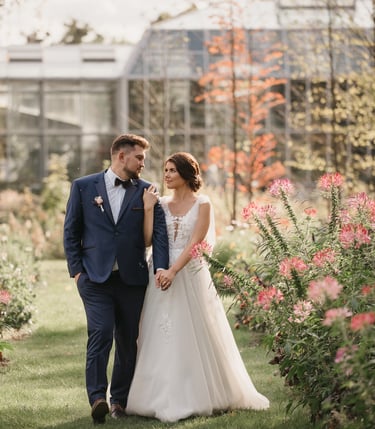 Vestuvių dekoratorė floristė Kaunas Ilgas kiemas bordo vestuvės jaunieji botanikos sodas