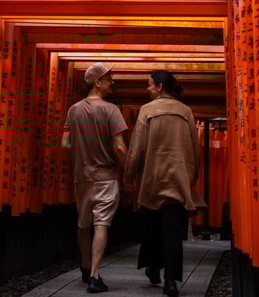 Daniel & Jana (Fotografenpaar aus Coburg) auf Reisen am Fushimi Inari Schrein in Kyoto, Japan.