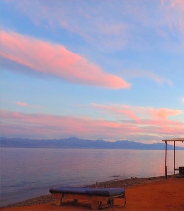 bedouin-star-ras-shetan sunset view over a bungalow and sea