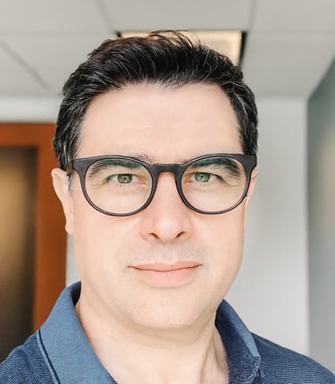 Mehdi Nafisi is a Regulated Canadian Immigration Consultant (RCIC-IRB)