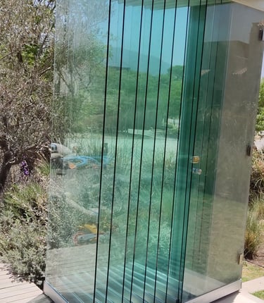 cortina-cristal-plegable-cerramientos-vidrio-quinchos-galerias-salta