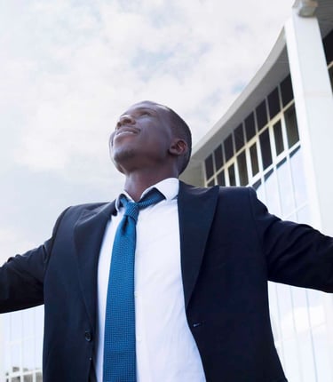 <a href="https://www.freepik.com/free-photo/elegant-businessman-with-victory-pose_3572405.htm">Image