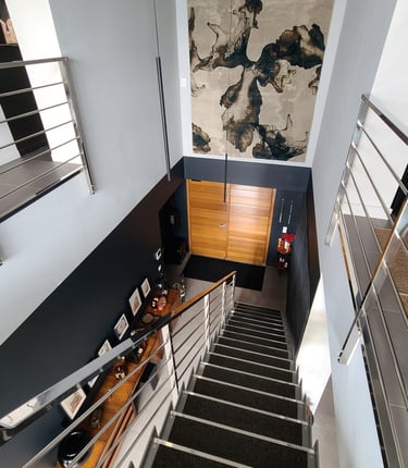  rénovation d'une entrée de maison à salon-de-provence avec une peinture noire