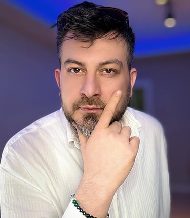 Bekir Köksal, Türkiye’nin önde gelen spiritüel yaşam koçu, bioenerjist ve enerji şifacısı. Ruhsal şi