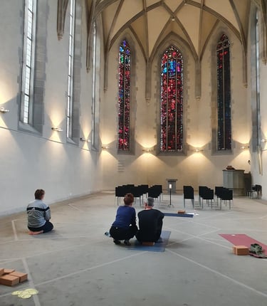 Yoga in der Wasserkirche