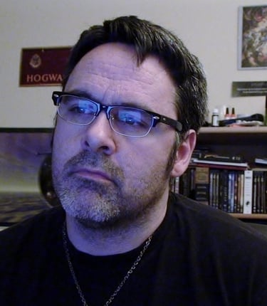 Noa Dylan beim Schreiben