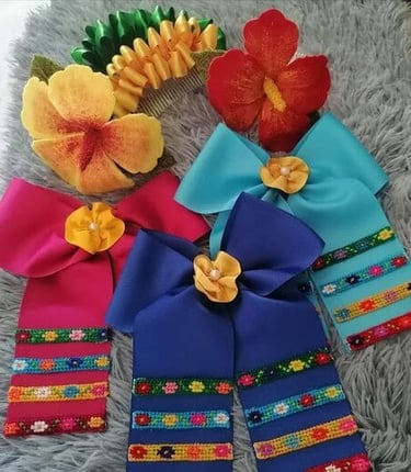 Pinzas para el cabello con flores de hibisco hechas a mano.