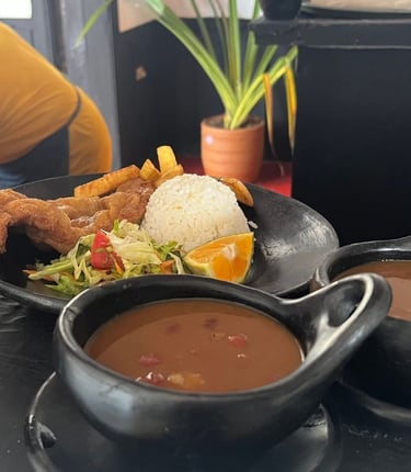 Frijoles con Chicharrron, Restaurante Crioyo