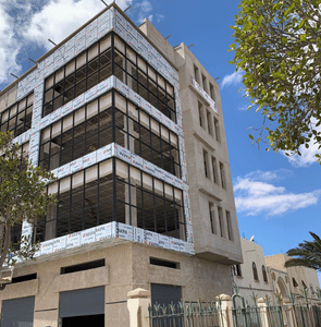 structure métallique bâtiment moderne au Maroc ossature métallique construction immeuble façade vitr