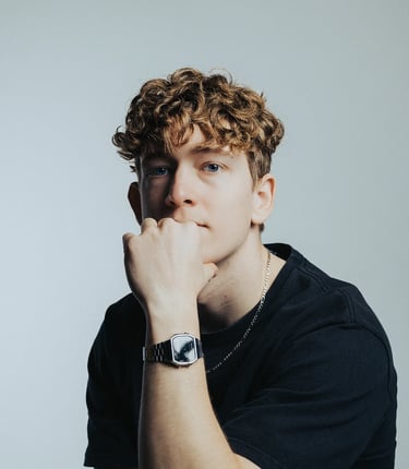 portret jongeman met horloge