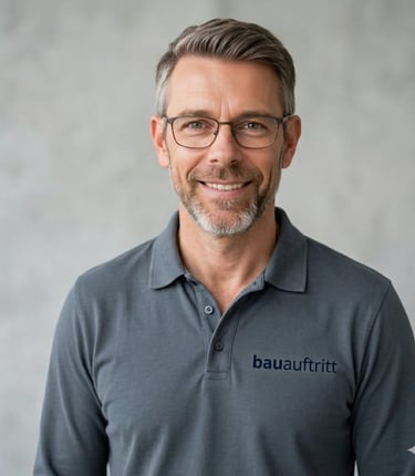 Porträt von Tobias Merten, Gründer von BauAuftritt