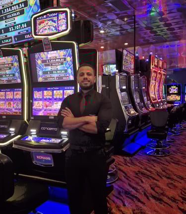 Matías, gerente de 1939 Bar