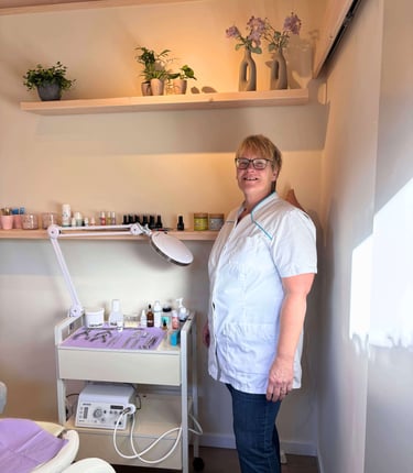 Reina in de praktijk van Reina's Voeten Boet.