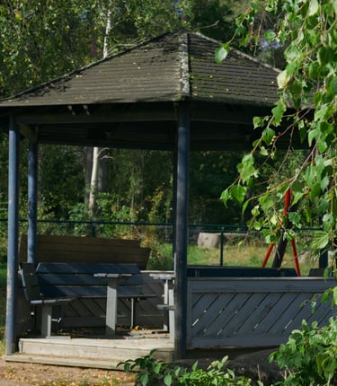 Lusthus på baksidan av förskolan Långagård i Moheda