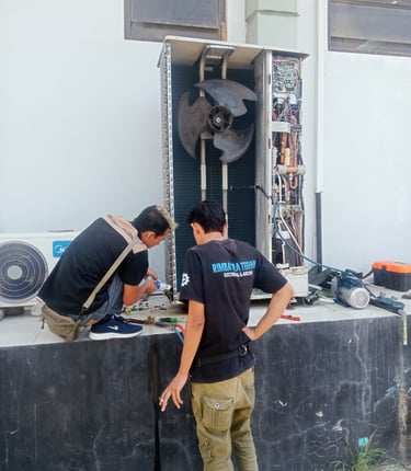 Kami Senjaya Teknik, ahli dalam layanan jasa service AC, Chiller,kulkas, mesin cuci, dan chiller di