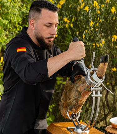 Imagen de Adrián Laynez cortando jamón