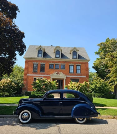 Holland Home Historic Tour stages VCCH cars with era appropriate homes