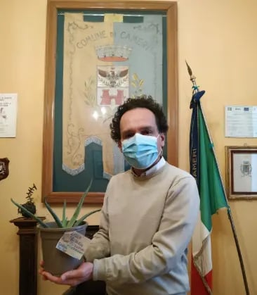 Compleanno verde celebrato da Tree And Human Knot per il Sindaco di Cameri, Italia