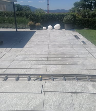 Aménagez vos extérieurs avec une pose de carrelage durable