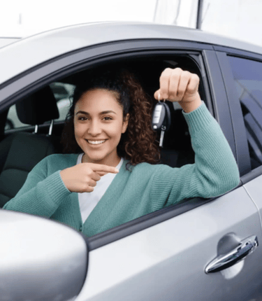 Cliente satisfeita com o serviço de chave automotiva e cópia de chave canivete feito pelo Chaveiro a Casa das Chaves 24 horas