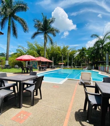 Piscina del Hotel Palmas de Santa Helena Quimbaya Quindío