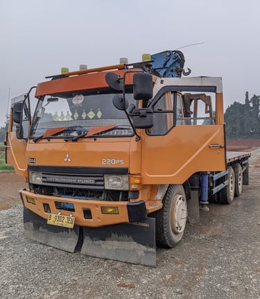 mobil crane 50 ton warna kuning