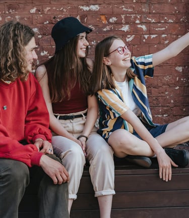 Se pratique de façon ludique chez l'enfant et l'adolescent, pour leur bien-être.