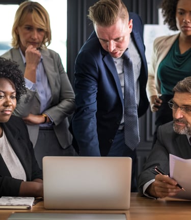 Séance de sophrologie en entreprise pour le bien-être au travail.