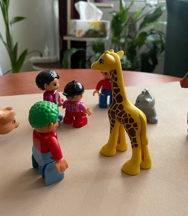 Bábus családállítás Miskolcon – családi kapcsolati rendszer megjelenítése bábukkal