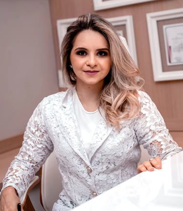 Dra. Nathália Madeira, oftalmologista especialista em cirurgia de catarata, vítreo e retina