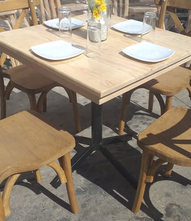 Mesa Cuadrada para Restaurantede Madera Fiestas del Sol Mobiliario www.sillasymesasfiestasdelsol.com