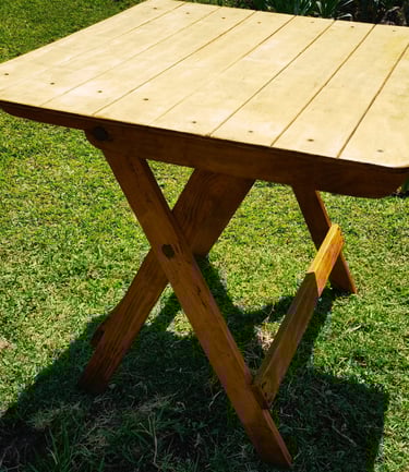 Mesa Cuadrada Plegable de Madera Fiestas del Sol Mobiliario www.sillasymesasfiestasdelsol.com