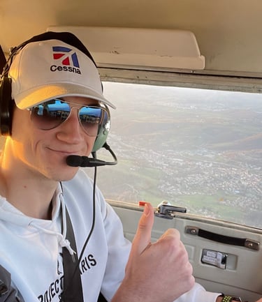 Image de Titouan en tant que pilote d'avion