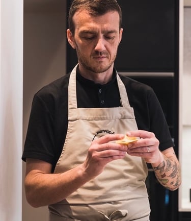 Alexis Vergnory chef de cuisine Pastificio e Risotteria faisant des pâtes fraîches