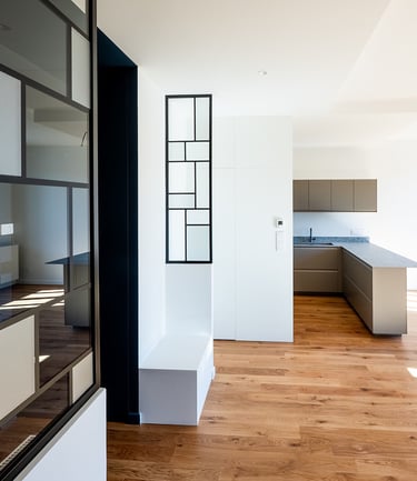Image de l'appartement rue Nicolaï, mise en valeur des verrière de l'entrée