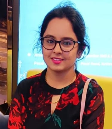 The woman who is stydent of yognilay
