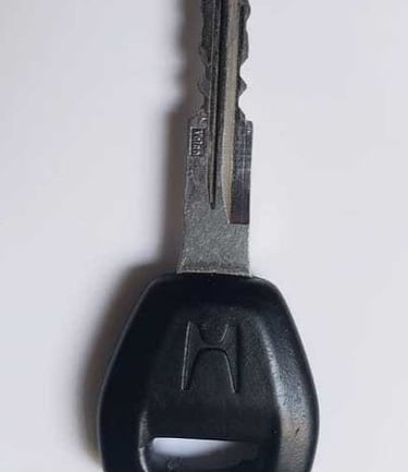 Cheie auto manuală, fără telecomandă, folosită la vehicule cu sistem clasic