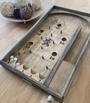 Un jeu posé sur une table