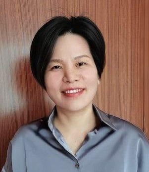 Shirley Lee, Founder of King Fly - 40+ Years of Bag Manufacturing Expertise.