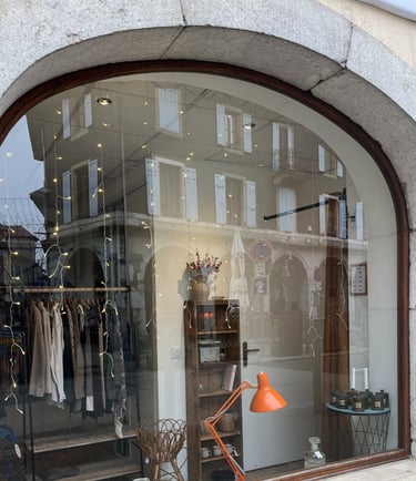 Boutique chinerie objets vintage friperie Gang des fées La Roche sur Foron