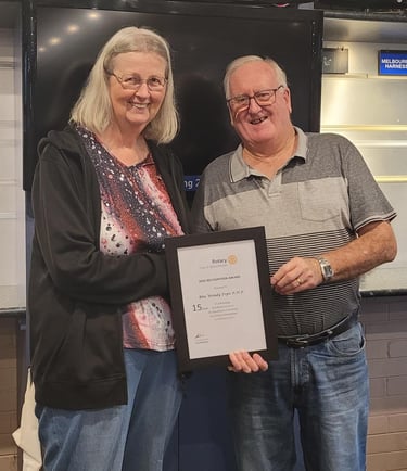 Wendy Pope receives 15 Year Service Award from President Keith Edmonds