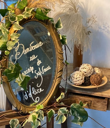 Un miroir et une table