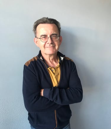 Portrait de Philippe LE GLOUET professeur de guitare de l’Association Musicale de Caudan